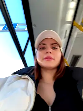 Snapshot of Accole chatting on 12-04-24, 09:51 Accole online show from 12-04-24, 09:51