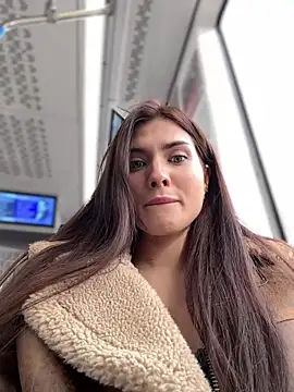 Snapshot of Accole chatting on 03-08-25, 06:54 Accole online show from 03-08-25, 06:54