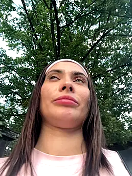 Snapshot of Accole chatting on 09-10-25, 04:07 Accole online show from 09-10-25, 04:07