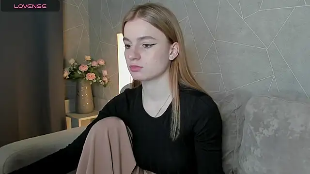 Snapshot of Stacey_Brown chatting on 03-08-25, 03:39 Stacey Brown online show from 03-08-25, 03:39