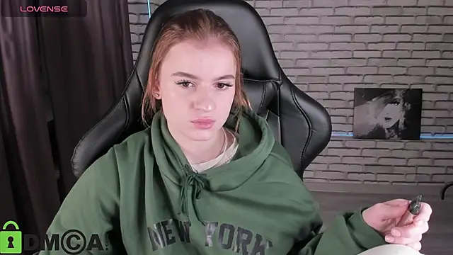 Stacey Brown online show from 12-21-25, 01:24