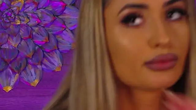 Snapshot of LoraDevine chatting on 02-19-26, 08:27 LoraDevine online show from 02-19-26, 08:27