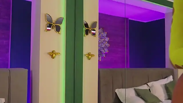 Snapshot of LoraDevine chatting on 02-25-26, 08:07 LoraDevine online show from 02-25-26, 08:07