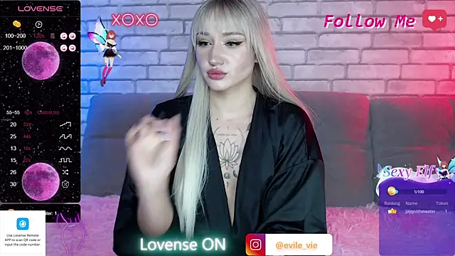 Snapshot of Eva_Evile chatting on 12-19-24, 01:07 Eva Evile online show from 12-19-24, 01:07