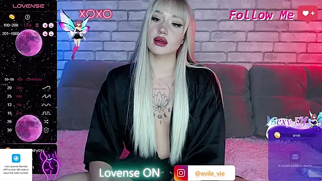 Snapshot of Eva_Evile chatting on 12-25-24, 04:54 Eva Evile online show from 12-25-24, 04:54
