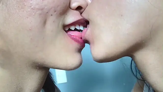 strawberrymia68 online show from 02-08-25, 07:27