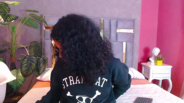 Snapshot of JuliaRose_ks chatting on 12-19-25, 12:34 JuliaRose ks online show from 12-19-25, 12:34