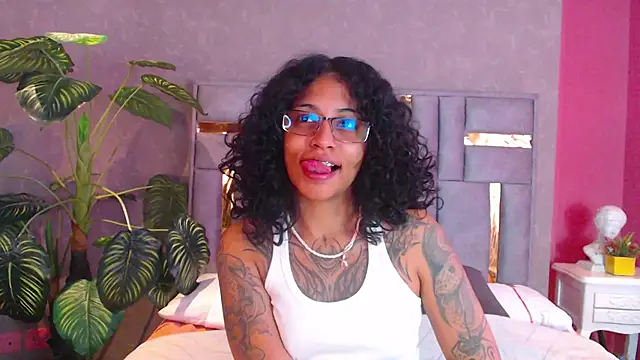 Snapshot of JuliaRose_ks chatting on 12-20-25, 12:34 JuliaRose ks online show from 12-20-25, 12:34