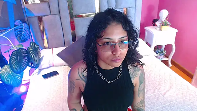 Snapshot of JuliaRose_ks chatting on 01-09-26, 01:03 JuliaRose ks online show from 01-09-26, 01:03