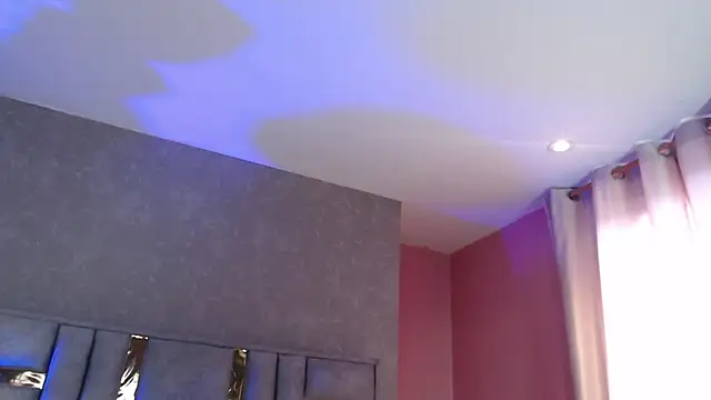 Snapshot of JuliaRose_ks chatting on 01-12-26, 12:43 JuliaRose ks online show from 01-12-26, 12:43