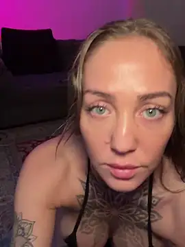 Snapshot of ElenaHaze chatting on 02-05-25, 02:37 ElenaHaze online show from 02-05-25, 02:37