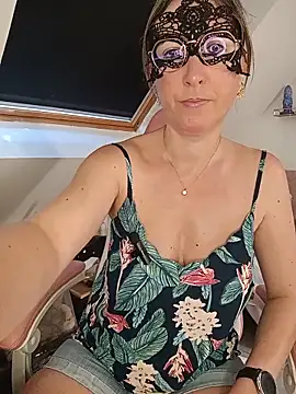 Snapshot of Rose_Libertine chatting on 05-22-26, 07:15 Rose Libertine online show from 05-22-26, 07:15