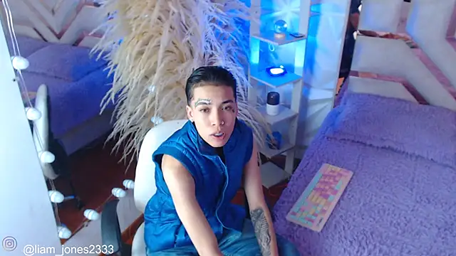 Jonesliam23 online show from 10-07-25, 07:33