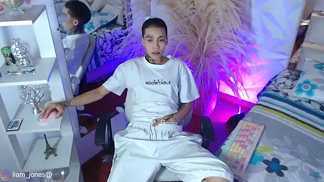 Jonesliam23 online show from 03-17-26, 07:28