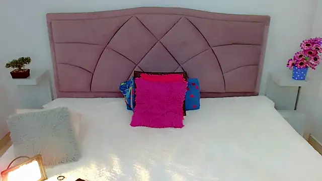 laura sweett120 online show from 02-07-25, 04:06