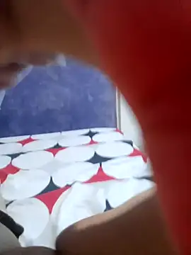 Snapshot of isaReyes chatting on 10-17-25, 01:57 isaReyes online show from 10-17-25, 01:57