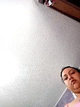 Snapshot of isaReyes chatting on 10-28-25, 11:58 isaReyes online show from 10-28-25, 11:58