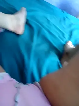 Snapshot of isaReyes chatting on 11-05-25, 03:23 isaReyes online show from 11-05-25, 03:23