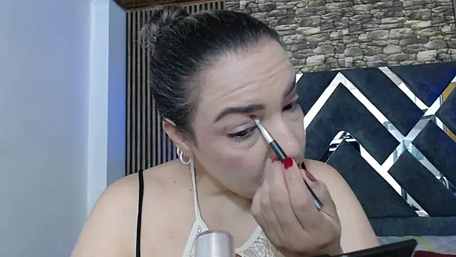 marie hss online show from 12-15-25, 04:11