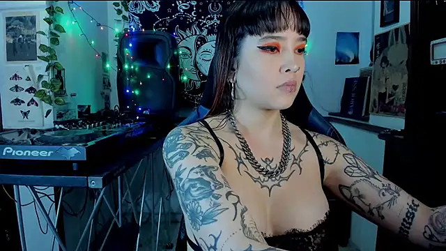 Demongirl6666 online show from 02-21-25, 01:00