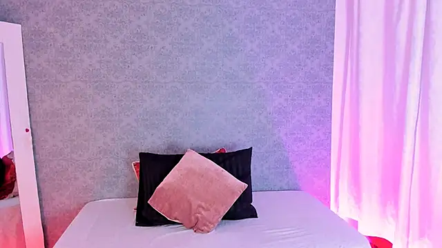 Snapshot of CatrinaRossi chatting on 02-05-25, 08:46 CatrinaRossi online show from 02-05-25, 08:46