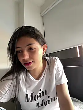 Snapshot of Liissa_cute_ chatting on 06-11-26, 08:18 Liissa cute online show from 06-11-26, 08:18