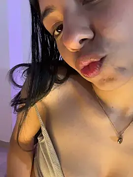 Snapshot of Liissa_cute_ chatting on 07-14-26, 07:30 Liissa cute online show from 07-14-26, 07:30