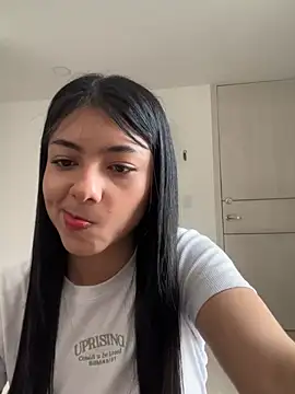 Snapshot of Liissa_cute_ chatting on 07-27-26, 09:11 Liissa cute online show from 07-27-26, 09:11