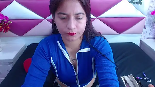 Snapshot of MariaClay chatting on 02-14-25, 11:53 MariaClay online show from 02-14-25, 11:53
