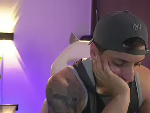 Snapshot of appolo_allen chatting on 01-25-25, 04:56 appolo allen online show from 01-25-25, 04:56