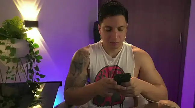 Snapshot of appolo_allen chatting on 02-14-25, 11:31 appolo allen online show from 02-14-25, 11:31