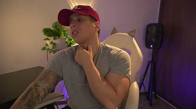 Snapshot of appolo_allen chatting on 03-04-25, 05:11 appolo allen online show from 03-04-25, 05:11