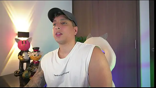 Snapshot of appolo_allen chatting on 10-17-25, 04:59 appolo allen online show from 10-17-25, 04:59