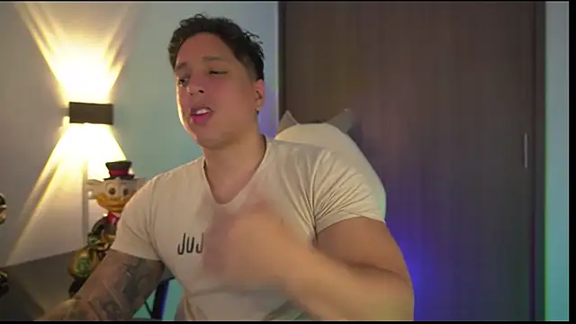 Snapshot of appolo_allen chatting on 10-21-25, 09:15 appolo allen online show from 10-21-25, 09:15