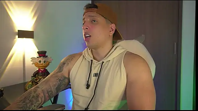 Snapshot of appolo_allen chatting on 10-23-25, 05:18 appolo allen online show from 10-23-25, 05:18