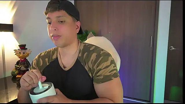 Snapshot of appolo_allen chatting on 10-26-25, 05:24 appolo allen online show from 10-26-25, 05:24