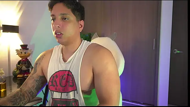 Snapshot of appolo_allen chatting on 10-30-25, 05:31 appolo allen online show from 10-30-25, 05:31