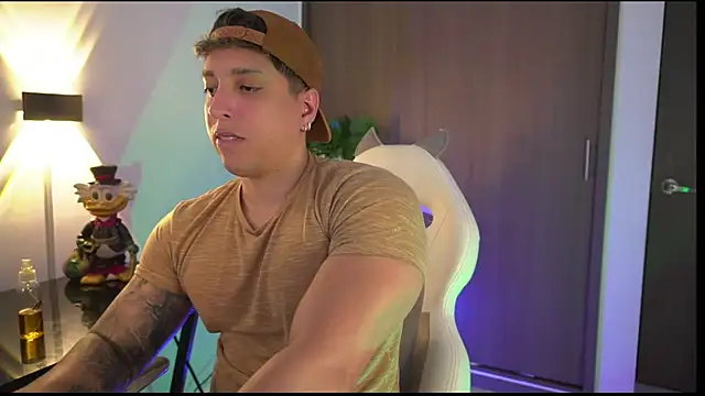 Snapshot of appolo_allen chatting on 10-31-25, 05:41 appolo allen online show from 10-31-25, 05:41