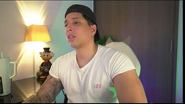 Snapshot of appolo_allen chatting on 11-07-25, 03:39 appolo allen online show from 11-07-25, 03:39