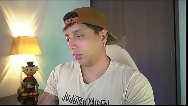 Snapshot of appolo_allen chatting on 11-10-25, 05:06 appolo allen online show from 11-10-25, 05:06