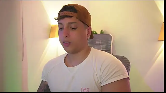 Snapshot of appolo_allen chatting on 11-20-25, 02:45 appolo allen online show from 11-20-25, 02:45