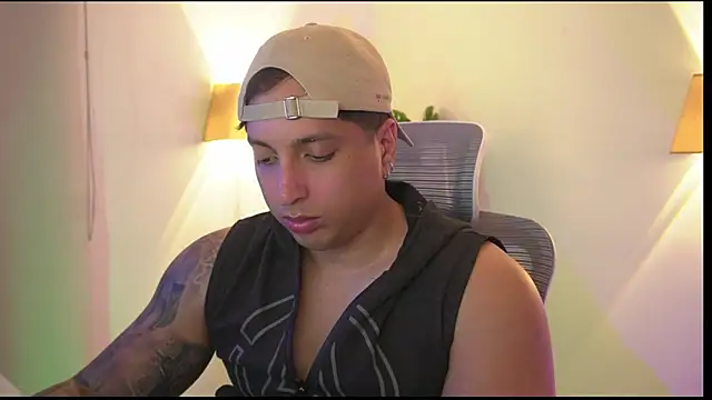 Snapshot of appolo_allen chatting on 11-21-25, 02:21 appolo allen online show from 11-21-25, 02:21