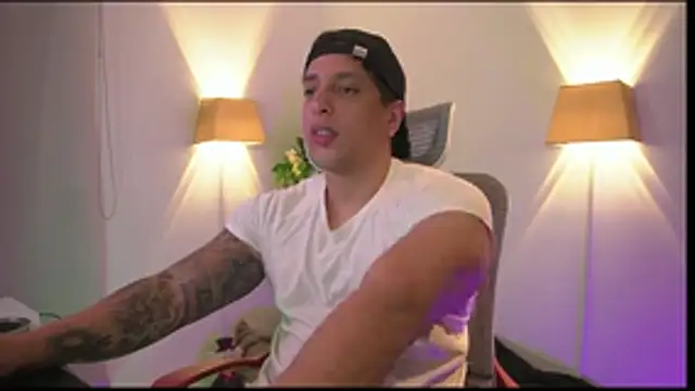 Snapshot of appolo_allen chatting on 12-14-25, 12:49 appolo allen online show from 12-14-25, 12:49