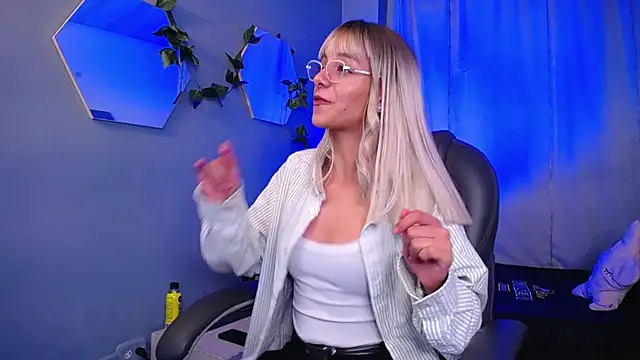 peyton golden1 online show from 10-22-25, 03:40