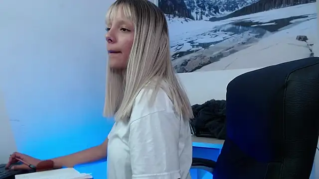 peyton golden1 online show from 12-19-25, 04:08