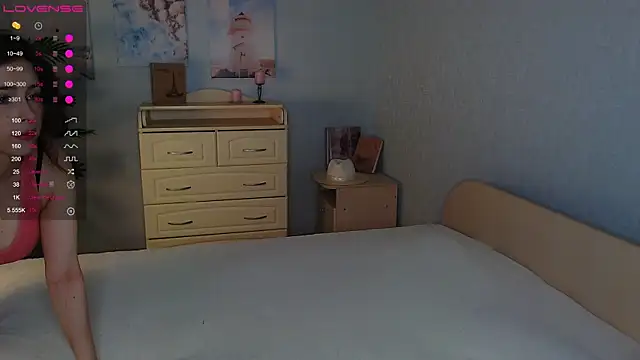 Snapshot of cosmosbaby chatting on 10-29-25, 03:14 cosmosbaby online show from 10-29-25, 03:14