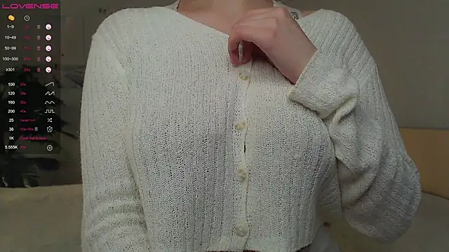 Snapshot of cosmosbaby chatting on 12-04-25, 03:10 cosmosbaby online show from 12-04-25, 03:10