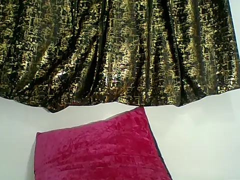 Snapshot of PrettyPrincess14 chatting on 01-14-26, 02:28 PrettyPrincess14 online show from 01-14-26, 02:28