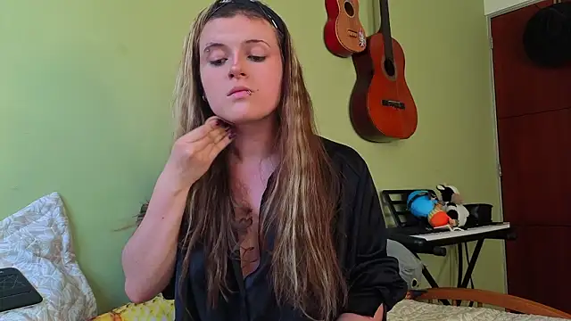 NEXT DOOR GIRL  online show from 03-20-26, 10:25