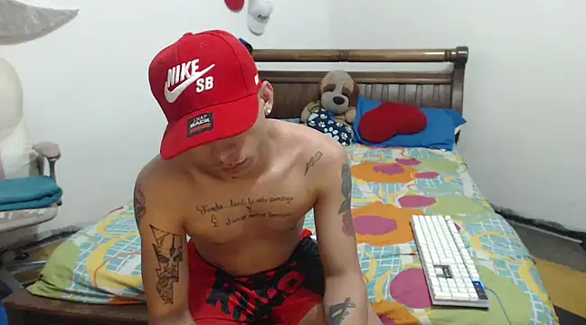 Snapshot of hot_toy_boy_ chatting on 12-29-24, 07:06 hot toy boy online show from 12-29-24, 07:06